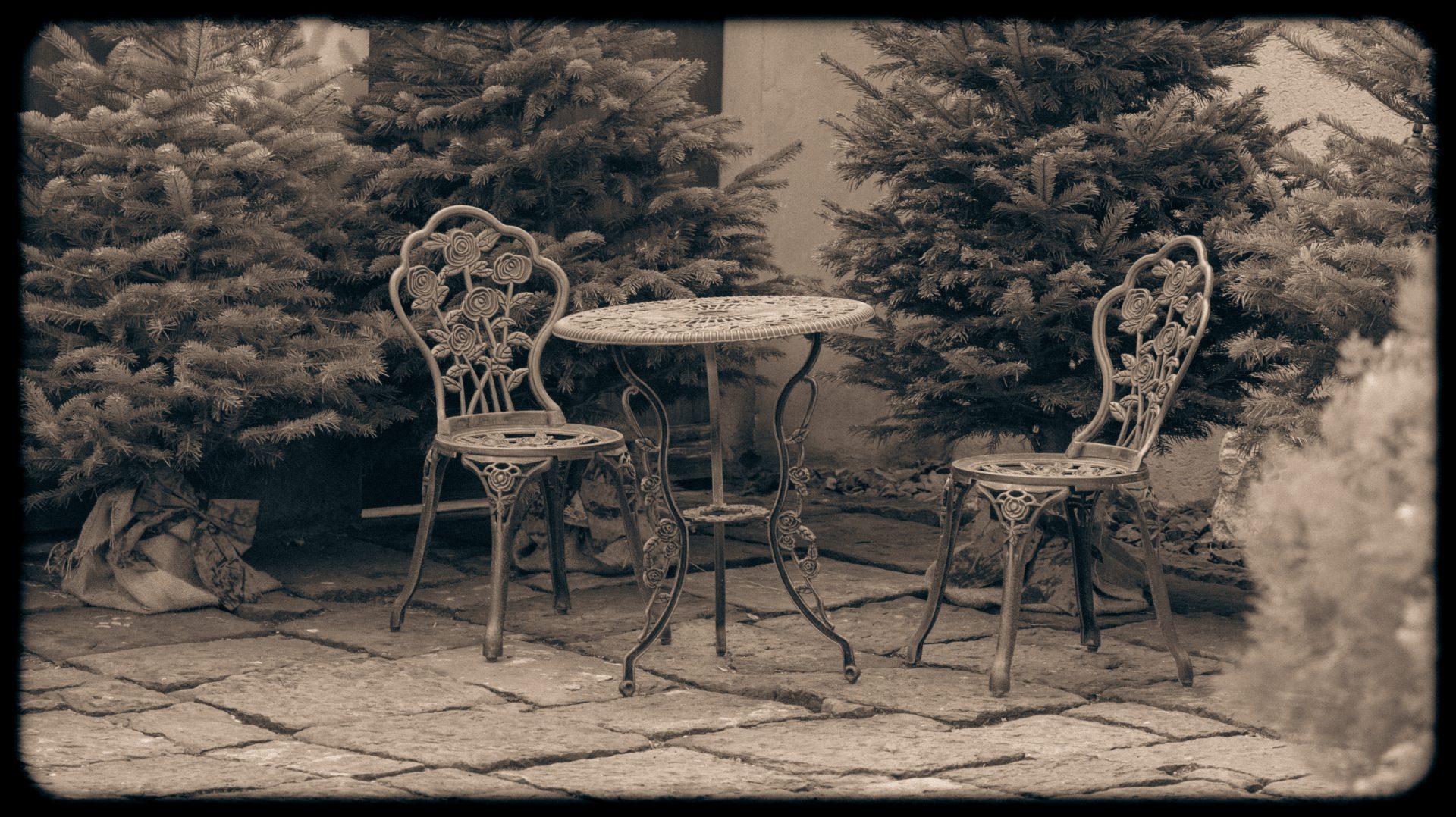 Art. History. Experience. – Eleganța jocului în Camera de Black Jack din București